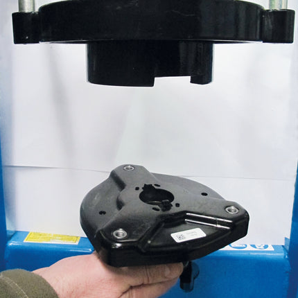 38480800 - Mercedes Bracket